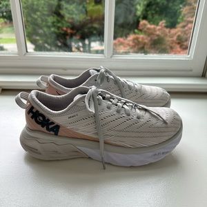 HOKA Arahi 4 Women’s Size 7